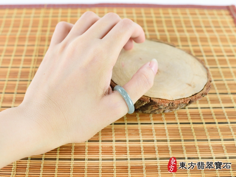 大小-翡翠戒指（玉戒指、A貨翡翠戒指、緬甸玉戒指，版指戒，版戒指，結婚戒指、結婚對戒、男女對戒）。綠糯種翡翠戒指，國際圍14，RNG295。客製化訂做各種翡翠戒指吊墜玉珮項鍊。★附A貨翡翠雙證書