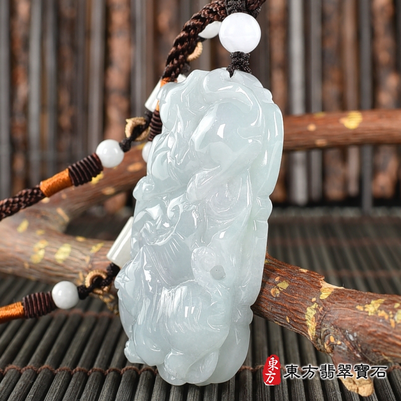 右側-翡翠生肖狗三合六合貴人項鍊玉珮（生肖屬狗，最適合配戴三合六合貴人項鍊，馬虎兔：狗牌A貨翡翠生肖狗玉珮、緬甸玉生肖狗玉墜、狗十二生肖項鍊）。狗，ZH277。客製化訂做各種翡翠生肖狗吊墜玉珮項鍊。★附A貨翡翠雙證書