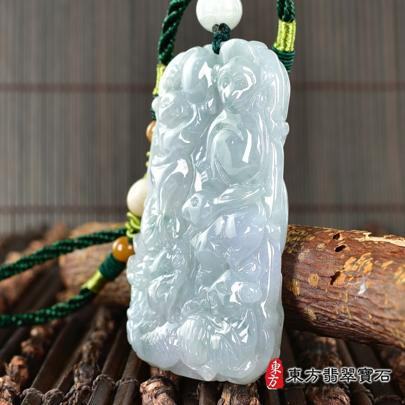 右側-翡翠十二生肖，生生不息，萬物更新貴人項鍊玉珮（十二生肖，最適合配戴生生不息貴人項鍊，十二生肖，生生不息，萬物更新：十二生肖牌A貨翡翠十二生肖玉珮、緬甸玉十二生肖玉墜、十二生肖項鍊）。十二生肖，ZH278。客製化訂做各種翡翠十二生肖吊墜玉珮項鍊。★附A貨翡翠雙證書