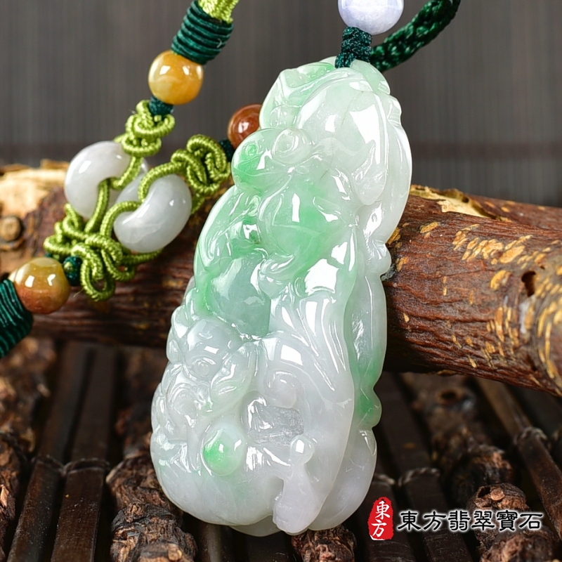 右側-翡翠生肖猴三合六合貴人項鍊玉珮（生肖屬猴，最適合配戴三合六合貴人項鍊，鼠龍蛇：猴牌A貨翡翠生肖猴玉珮、緬甸玉生肖猴玉墜、猴十二生肖項鍊）。猴，ZH283。客製化訂做各種翡翠生肖猴吊墜玉珮項鍊。★附A貨翡翠雙證書