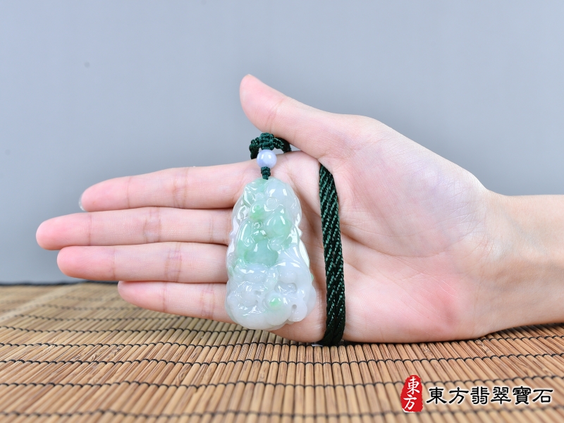 大小-翡翠生肖猴三合六合貴人項鍊玉珮（生肖屬猴，最適合配戴三合六合貴人項鍊，鼠龍蛇：猴牌A貨翡翠生肖猴玉珮、緬甸玉生肖猴玉墜、猴十二生肖項鍊）。猴，ZH283。客製化訂做各種翡翠生肖猴吊墜玉珮項鍊。★附A貨翡翠雙證書