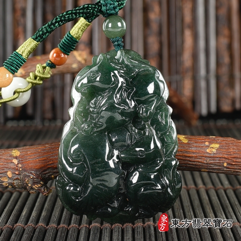 正面-翡翠生肖虎三合六合貴人項鍊玉珮（生肖屬虎，最適合配戴三合六合貴人項鍊，狗馬豬：虎牌A貨翡翠生肖虎玉珮、緬甸玉生肖虎玉墜、虎十二生肖項鍊）。虎，ZH289。客製化訂做各種翡翠生肖虎吊墜玉珮項鍊。★附A貨翡翠雙證書