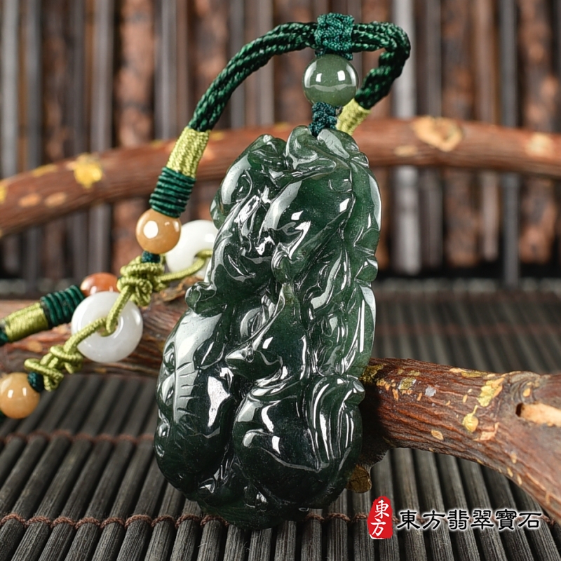 右側-翡翠生肖虎三合六合貴人項鍊玉珮（生肖屬虎，最適合配戴三合六合貴人項鍊，狗馬豬：虎牌A貨翡翠生肖虎玉珮、緬甸玉生肖虎玉墜、虎十二生肖項鍊）。虎，ZH289。客製化訂做各種翡翠生肖虎吊墜玉珮項鍊。★附A貨翡翠雙證書
