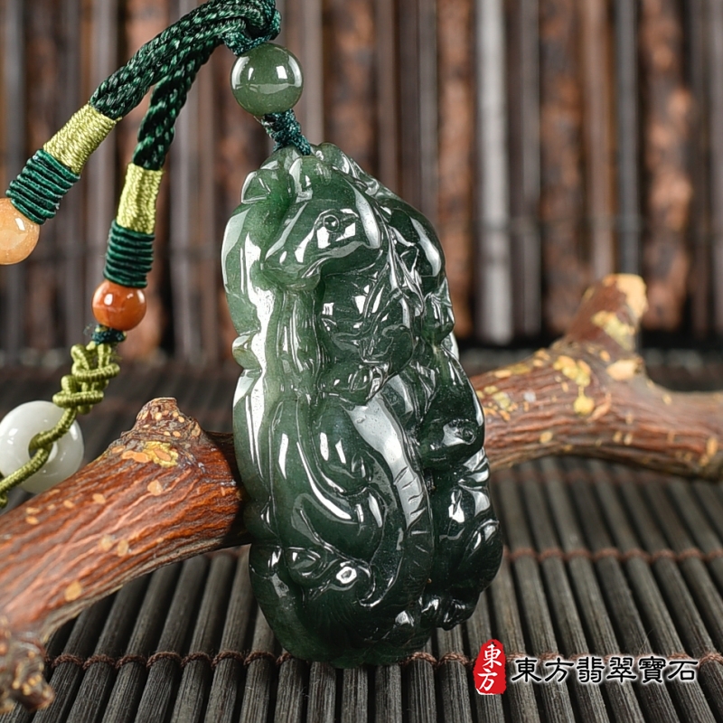左側-翡翠生肖虎三合六合貴人項鍊玉珮（生肖屬虎，最適合配戴三合六合貴人項鍊，狗馬豬：虎牌A貨翡翠生肖虎玉珮、緬甸玉生肖虎玉墜、虎十二生肖項鍊）。虎，ZH289。客製化訂做各種翡翠生肖虎吊墜玉珮項鍊。★附A貨翡翠雙證書