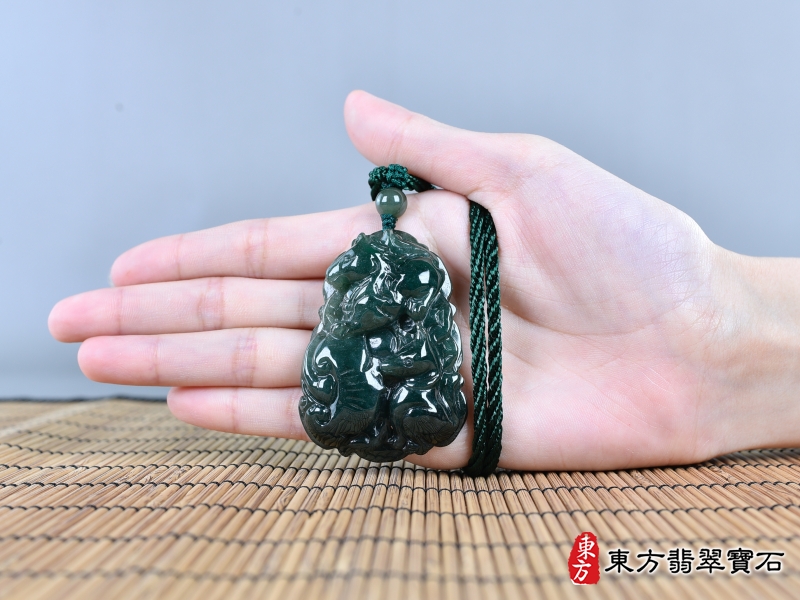大小-翡翠生肖虎三合六合貴人項鍊玉珮（生肖屬虎，最適合配戴三合六合貴人項鍊，狗馬豬：虎牌A貨翡翠生肖虎玉珮、緬甸玉生肖虎玉墜、虎十二生肖項鍊）。虎，ZH289。客製化訂做各種翡翠生肖虎吊墜玉珮項鍊。★附A貨翡翠雙證書