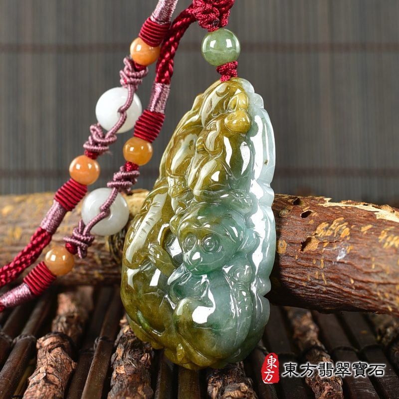 右側-翡翠生肖龍三合六合貴人項鍊玉珮（生肖屬龍，最適合配戴三合六合貴人項鍊，猴鼠雞：龍牌A貨翡翠生肖龍玉珮、緬甸玉生肖龍玉墜、龍十二生肖項鍊）。龍，ZH297。客製化訂做各種翡翠生肖龍吊墜玉珮項鍊。★附A貨翡翠雙證書
