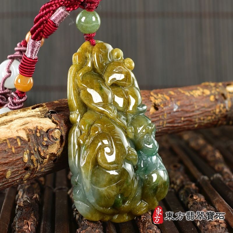 左側-翡翠生肖龍三合六合貴人項鍊玉珮（生肖屬龍，最適合配戴三合六合貴人項鍊，猴鼠雞：龍牌A貨翡翠生肖龍玉珮、緬甸玉生肖龍玉墜、龍十二生肖項鍊）。龍，ZH297。客製化訂做各種翡翠生肖龍吊墜玉珮項鍊。★附A貨翡翠雙證書
