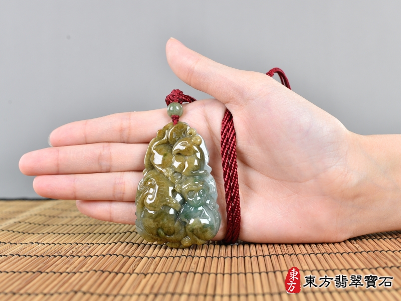 大小-翡翠生肖龍三合六合貴人項鍊玉珮（生肖屬龍，最適合配戴三合六合貴人項鍊，猴鼠雞：龍牌A貨翡翠生肖龍玉珮、緬甸玉生肖龍玉墜、龍十二生肖項鍊）。龍，ZH297。客製化訂做各種翡翠生肖龍吊墜玉珮項鍊。★附A貨翡翠雙證書