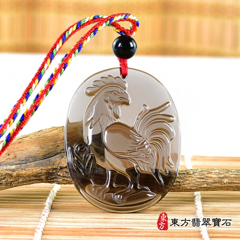 正面-黑曜石雞項鍊玉珮（金雞報喜：雞牌黑曜石雞玉珮、黑曜石雞玉墜、雞十二生肖項鍊）。黑曜石雞，GI060。客製化訂做各種黑曜石雞吊墜玉珮項鍊。★附A貨翡翠雙證書