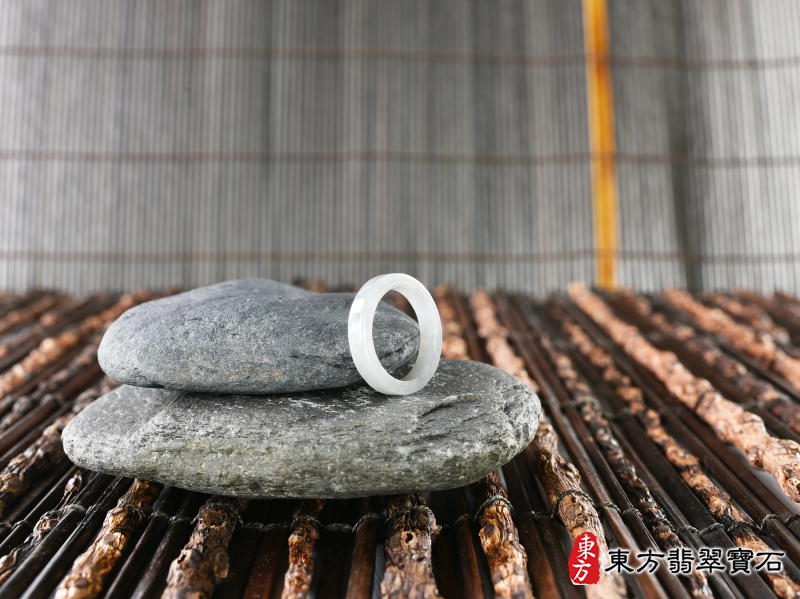 意境-翡翠戒指（玉戒指、A貨翡翠戒指、緬甸玉戒指，版指戒，版戒指，結婚戒指、結婚對戒、男女對戒）。白色糯種翡翠戒指，國際圍16，RNG177。客製化訂做各種翡翠戒指吊墜玉珮項鍊。★附A貨翡翠雙證書