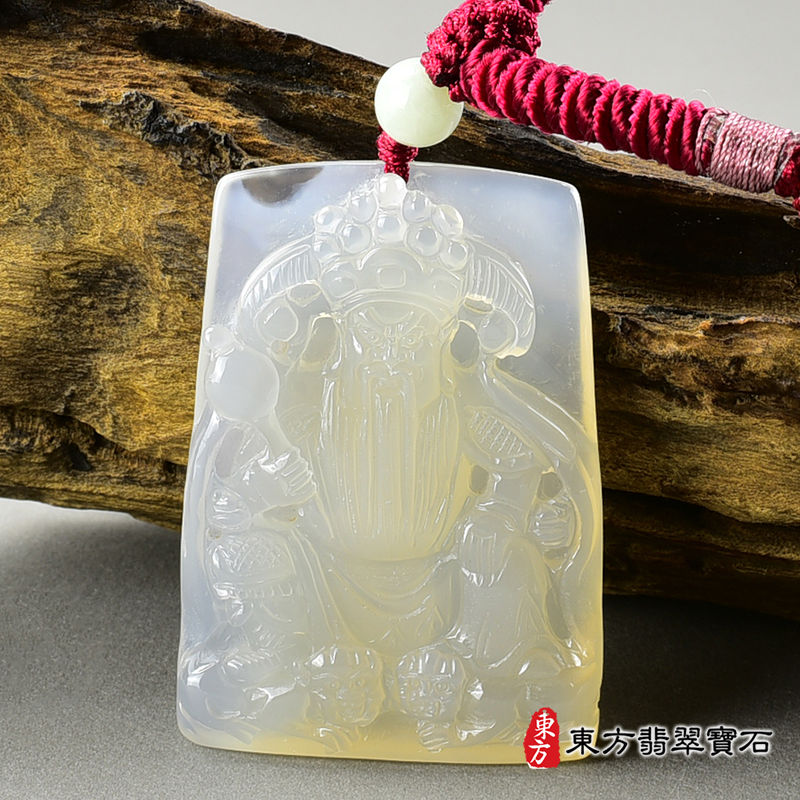 正面（已出售勿下標，可訂做）瑪瑙武德英侯項鍊玉珮（武德英侯：武德英侯牌瑪瑙武德英侯玉珮、玉髓武德英侯玉墜）。白瑪瑙玉髓武德英侯，KN231。客製化訂做各種瑪瑙玉髓武德英侯吊墜玉珮項鍊。★附東方翡翠寶石保證卡