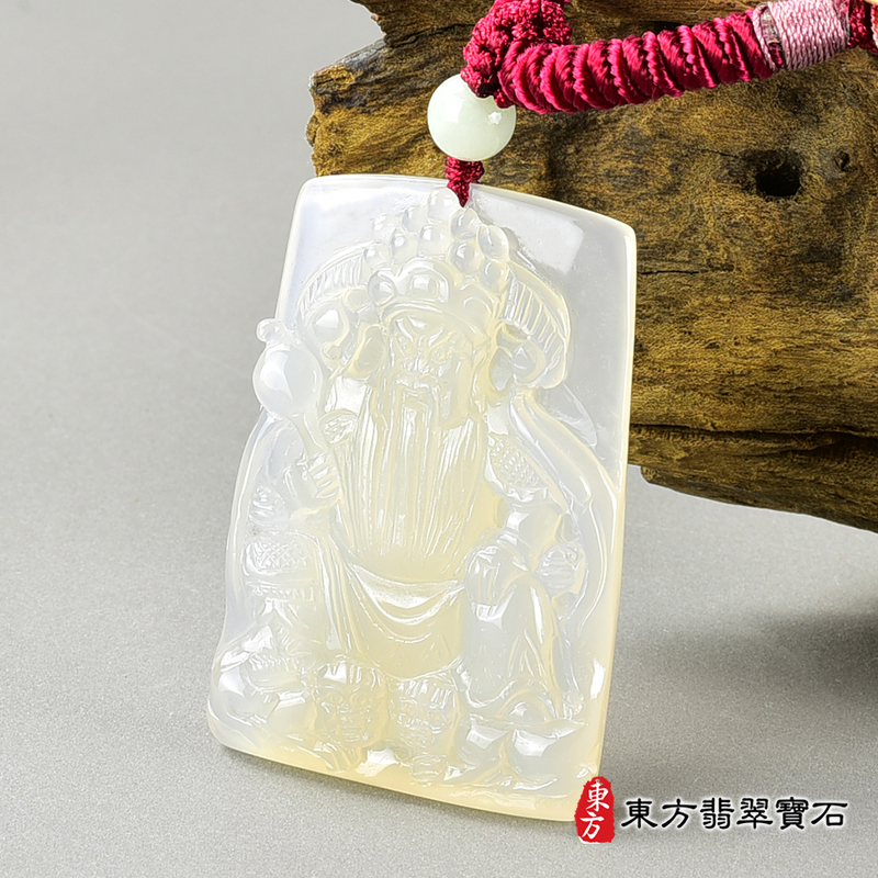 右側（已出售勿下標，可訂做）瑪瑙武德英侯項鍊玉珮（武德英侯：武德英侯牌瑪瑙武德英侯玉珮、玉髓武德英侯玉墜）。白瑪瑙玉髓武德英侯，KN231。客製化訂做各種瑪瑙玉髓武德英侯吊墜玉珮項鍊。★附東方翡翠寶石保證卡