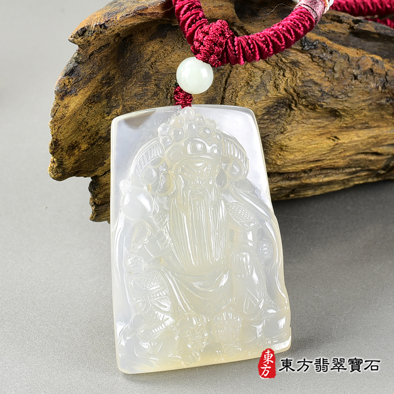 左側（已出售勿下標，可訂做）瑪瑙武德英侯項鍊玉珮（武德英侯：武德英侯牌瑪瑙武德英侯玉珮、玉髓武德英侯玉墜）。白瑪瑙玉髓武德英侯，KN231。客製化訂做各種瑪瑙玉髓武德英侯吊墜玉珮項鍊。★附東方翡翠寶石保證卡