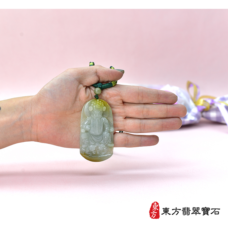大小（已出售勿下標，可訂做）翡翠池府王爺項鍊玉珮（池府王爺：池府王爺牌A貨翡翠池府王爺玉珮、緬甸玉池府王爺玉墜）。糯種淡綠色帶黃池府王爺，KN232。客製化訂做各種翡翠池府王爺吊墜玉珮項鍊。★附A貨翡翠雙證書