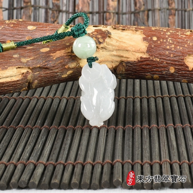 背面-翡翠狗項鍊玉珮（狗來富貴：狗牌A貨翡翠狗玉珮、緬甸玉狗玉墜、狗十二生肖項鍊）。淡綠色糯種狗，DO037。客製化訂做各種翡翠狗吊墜玉珮項鍊。★附A貨翡翠雙證書
