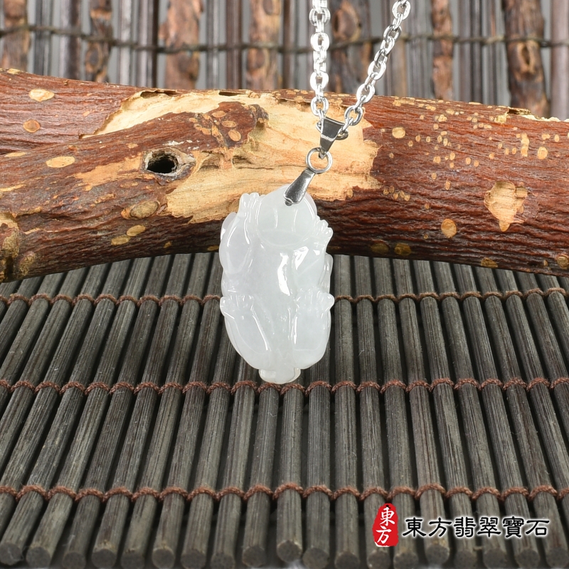背面-翡翠狗項鍊玉珮（狗來富貴：狗牌A貨翡翠狗玉珮、緬甸玉狗玉墜、狗十二生肖項鍊）。淡綠色帶淡紫色微冰糯種狗，DO038。客製化訂做各種翡翠狗吊墜玉珮項鍊。★附A貨翡翠雙證書