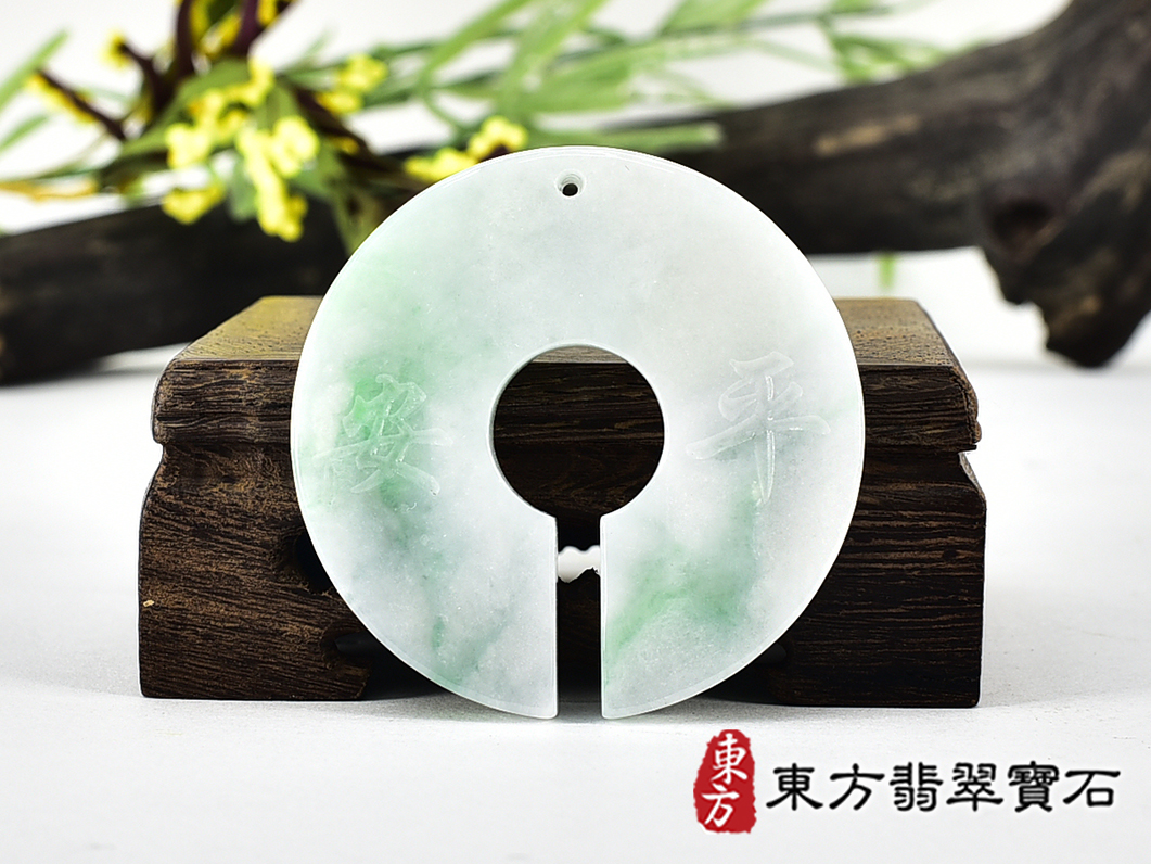 (已售出勿下標,可訂做)翡翠平安無事牌項鍊玉珮(平安無事牌:平安無事牌A貨翡翠平安無事牌玉珮、緬甸玉平安無事牌玉墜)。淡綠色糯種平安無事牌,FP065。客製化訂做各種翡翠平安無事牌吊墜玉珮項鍊。★附A貨翡翠雙證書 0.jpg