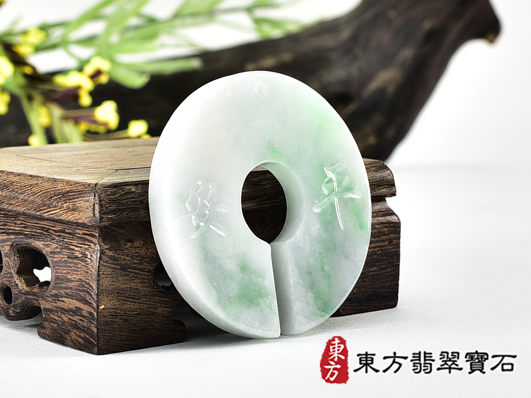 (已售出勿下標,可訂做)翡翠平安無事牌項鍊玉珮(平安無事牌:平安無事牌A貨翡翠平安無事牌玉珮、緬甸玉平安無事牌玉墜)。淡綠色糯種平安無事牌,FP065。客製化訂做各種翡翠平安無事牌吊墜玉珮項鍊。★附A貨翡翠雙證書 3.jpg