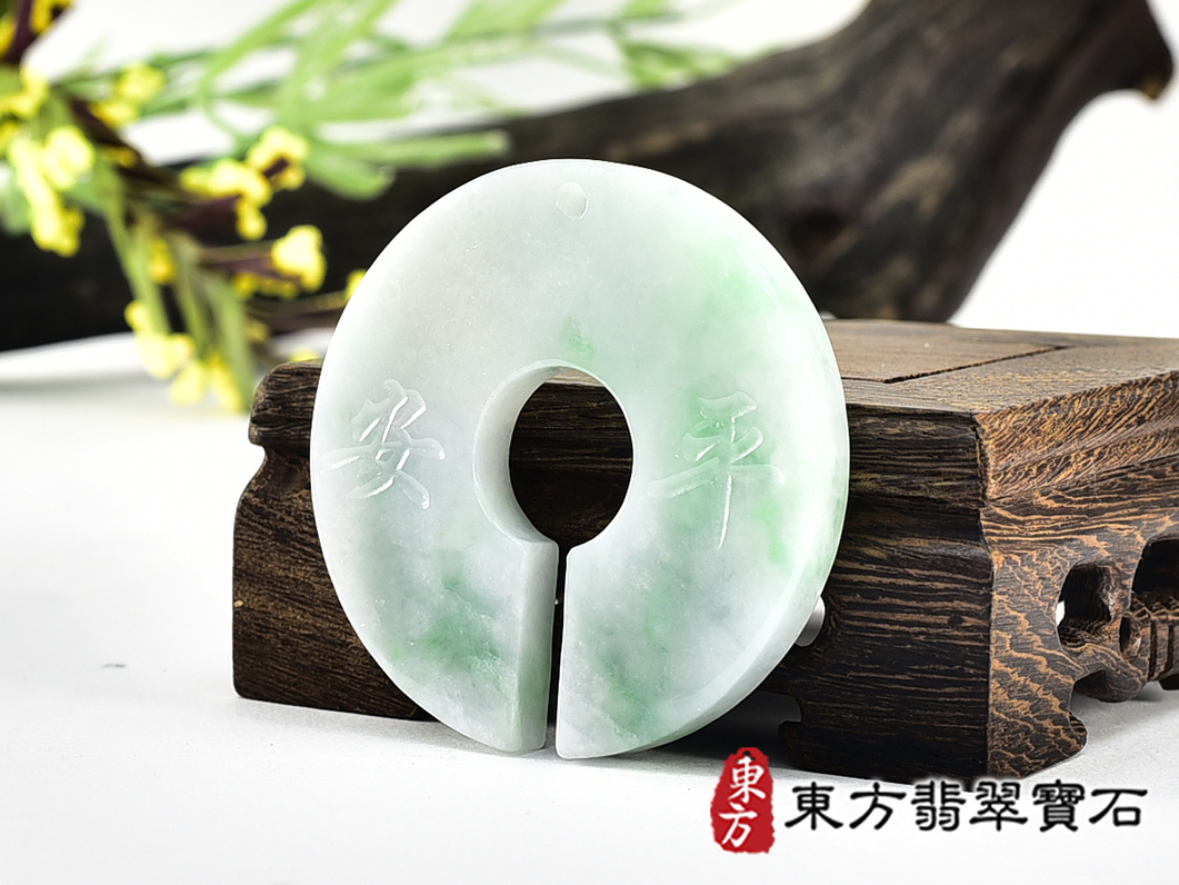 (已售出勿下標,可訂做)翡翠平安無事牌項鍊玉珮(平安無事牌:平安無事牌A貨翡翠平安無事牌玉珮、緬甸玉平安無事牌玉墜)。淡綠色糯種平安無事牌,FP065。客製化訂做各種翡翠平安無事牌吊墜玉珮項鍊。★附A貨翡翠雙證書 5.jpg