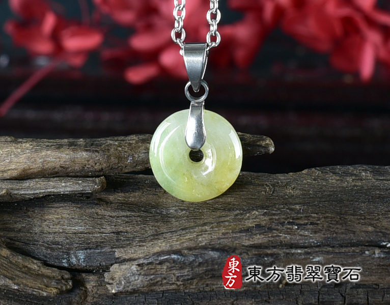 翡翠平安扣項鍊玉珮(平安富貴:平安扣牌A貨翡翠平安扣玉珮、緬甸玉平安扣玉墜)。淺綠帶褐黃色糯種平安扣,PN798。客製化訂做各種翡翠平安扣吊墜玉珮項鍊。★附A貨翡翠雙證書 1.jpg