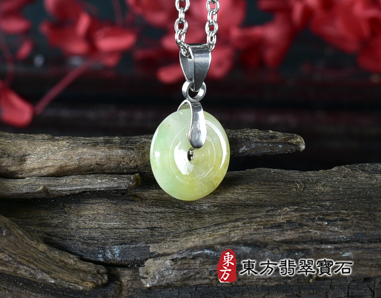 翡翠平安扣項鍊玉珮(平安富貴:平安扣牌A貨翡翠平安扣玉珮、緬甸玉平安扣玉墜)。淺綠帶褐黃色糯種平安扣,PN798。客製化訂做各種翡翠平安扣吊墜玉珮項鍊。★附A貨翡翠雙證書 2.jpg