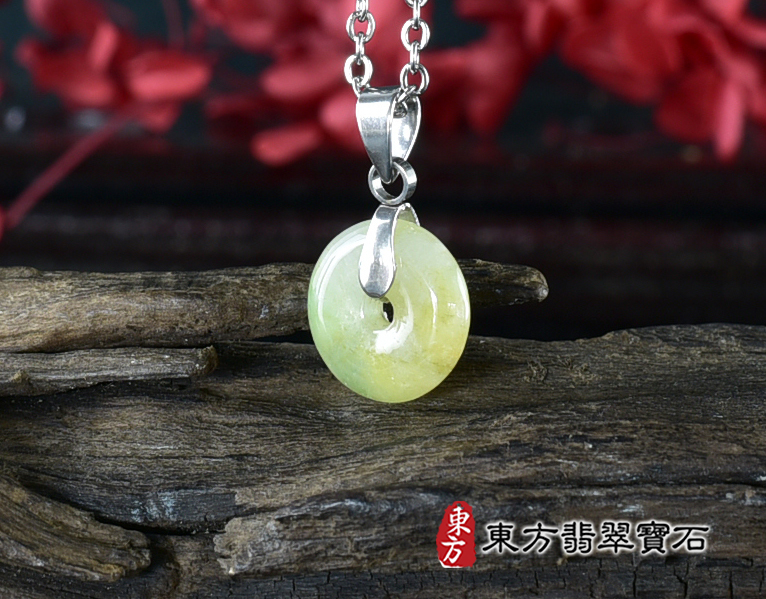翡翠平安扣項鍊玉珮(平安富貴:平安扣牌A貨翡翠平安扣玉珮、緬甸玉平安扣玉墜)。淺綠帶褐黃色糯種平安扣,PN798。客製化訂做各種翡翠平安扣吊墜玉珮項鍊。★附A貨翡翠雙證書 3.jpg