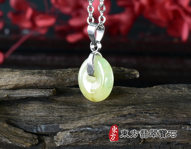 翡翠平安扣項鍊玉珮(平安富貴:平安扣牌A貨翡翠平安扣玉珮、緬甸玉平安扣玉墜)。淺綠帶褐黃色糯種平安扣,PN798。客製化訂做各種翡翠平安扣吊墜玉珮項鍊。★附A貨翡翠雙證書 6.jpg