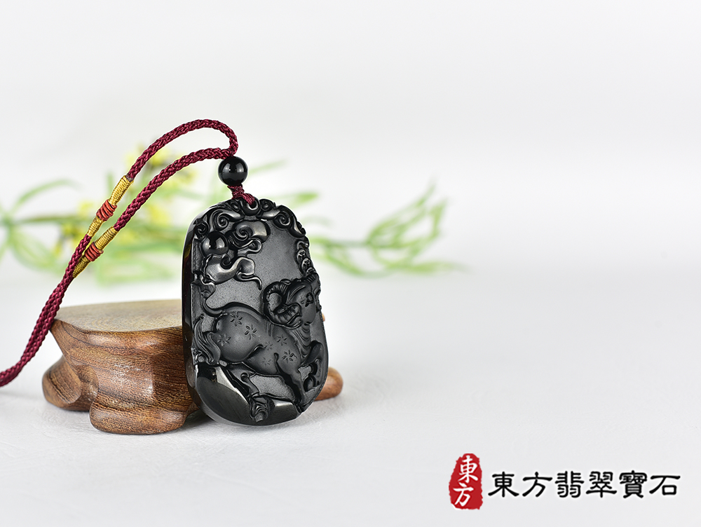 黑曜石牛項鍊玉珮(牛運亨通:牛牌黑曜石牛玉珮、黑曜石牛玉墜、牛十二生肖項鍊)。黑曜石牛,CO069。客製化訂做各種黑曜石牛吊墜玉珮項鍊。★附東方翡翠寶石保證卡 4.jpg