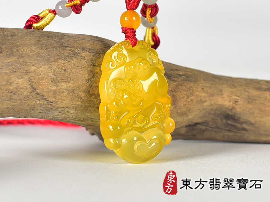 瑪瑙牛項鍊玉珮(牛運亨通:牛牌瑪瑙牛玉珮、玉髓牛玉墜,牛十二生肖項鍊)。瑪瑙玉髓牛,CO071。客製化訂做各種瑪瑙玉髓牛吊墜玉珮項鍊。★東方翡翠寶石保證卡 2.jpg