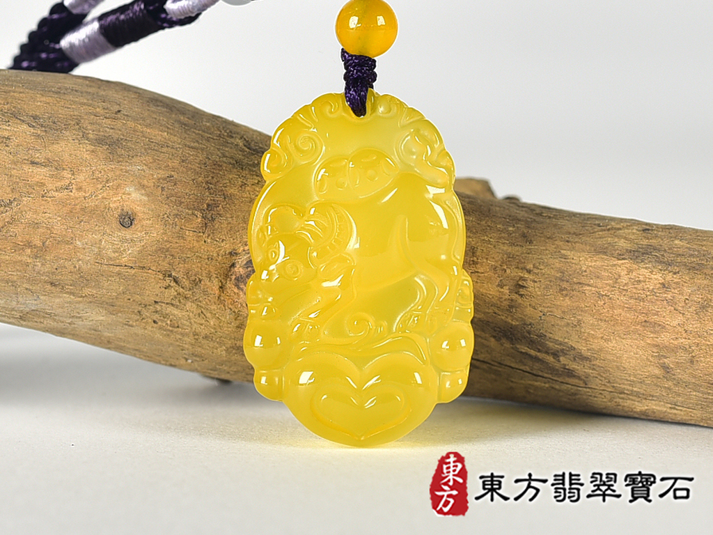 瑪瑙牛項鍊玉珮(牛運亨通:牛牌瑪瑙牛玉珮、玉髓牛玉墜,牛十二生肖項鍊)。瑪瑙玉髓牛,CO072。客製化訂做各種瑪瑙玉髓牛吊墜玉珮項鍊。★東方翡翠寶石保證卡 0.jpg