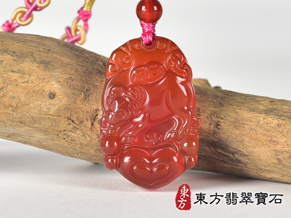 瑪瑙牛項鍊玉珮(牛運亨通:牛牌瑪瑙牛玉珮、玉髓牛玉墜,牛十二生肖項鍊)。瑪瑙玉髓牛,CO073。客製化訂做各種瑪瑙玉髓牛吊墜玉珮項鍊。★東方翡翠寶石保證卡 0.jpg