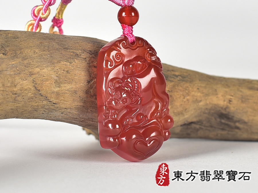 瑪瑙牛項鍊玉珮(牛運亨通:牛牌瑪瑙牛玉珮、玉髓牛玉墜,牛十二生肖項鍊)。瑪瑙玉髓牛,CO073。客製化訂做各種瑪瑙玉髓牛吊墜玉珮項鍊。★東方翡翠寶石保證卡 2.jpg