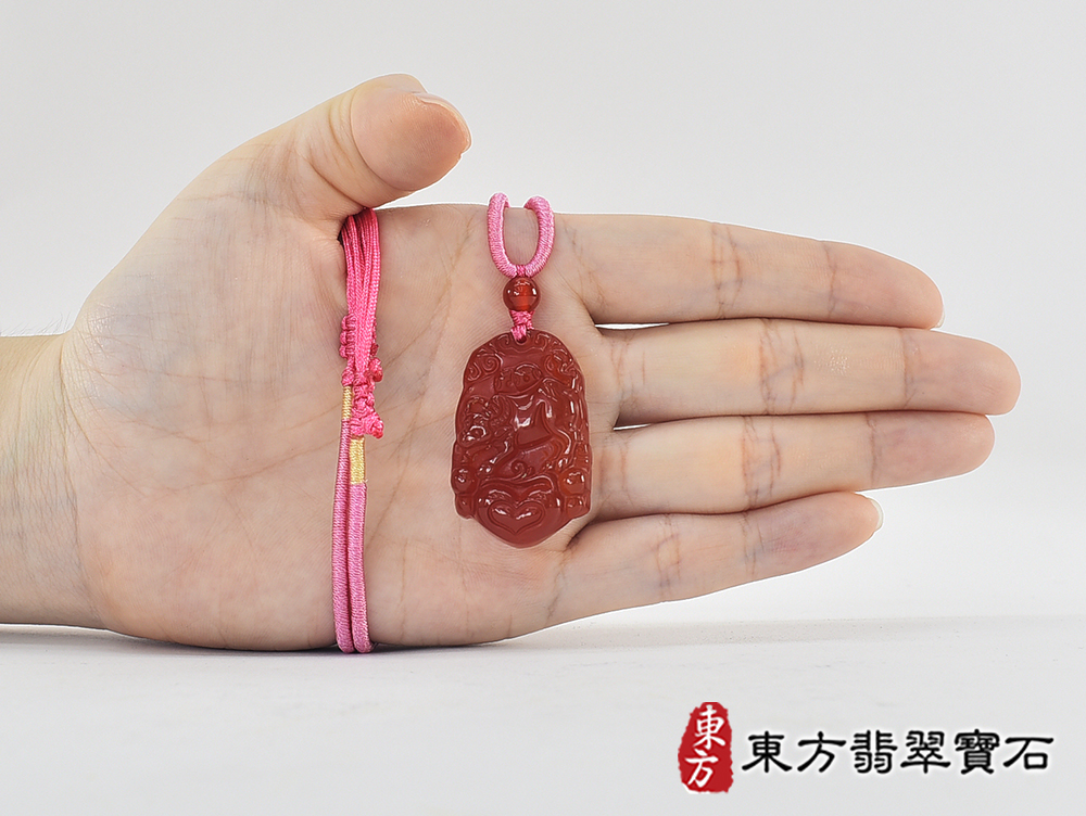 瑪瑙牛項鍊玉珮(牛運亨通:牛牌瑪瑙牛玉珮、玉髓牛玉墜,牛十二生肖項鍊)。瑪瑙玉髓牛,CO073。客製化訂做各種瑪瑙玉髓牛吊墜玉珮項鍊。★東方翡翠寶石保證卡 5.jpg