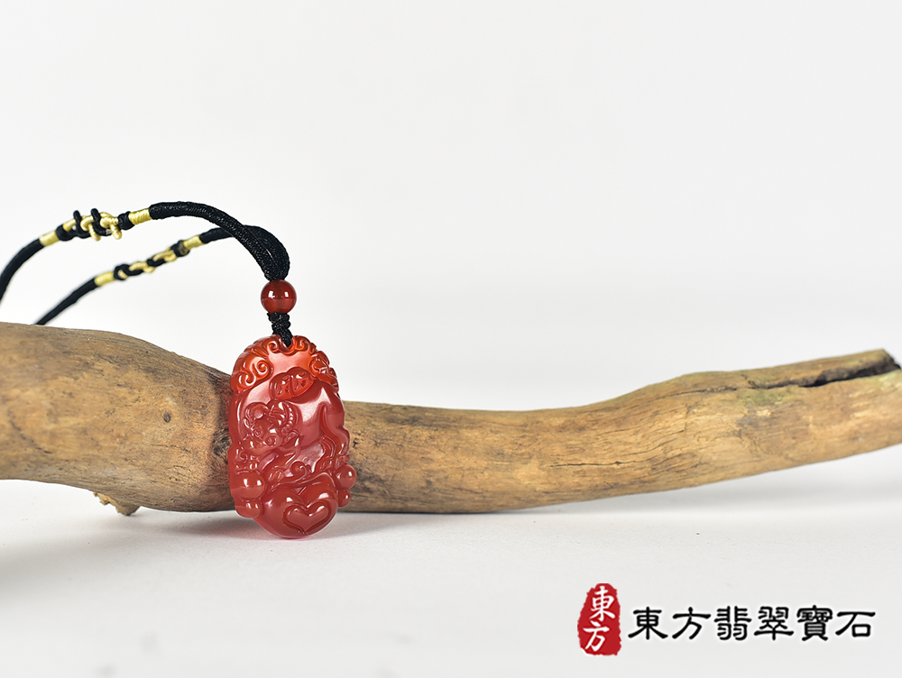 瑪瑙牛項鍊玉珮(牛運亨通:牛牌瑪瑙牛玉珮、玉髓牛玉墜,牛十二生肖項鍊)。瑪瑙玉髓牛,CO074。客製化訂做各種瑪瑙玉髓牛吊墜玉珮項鍊。★東方翡翠寶石保證卡 4.jpg
