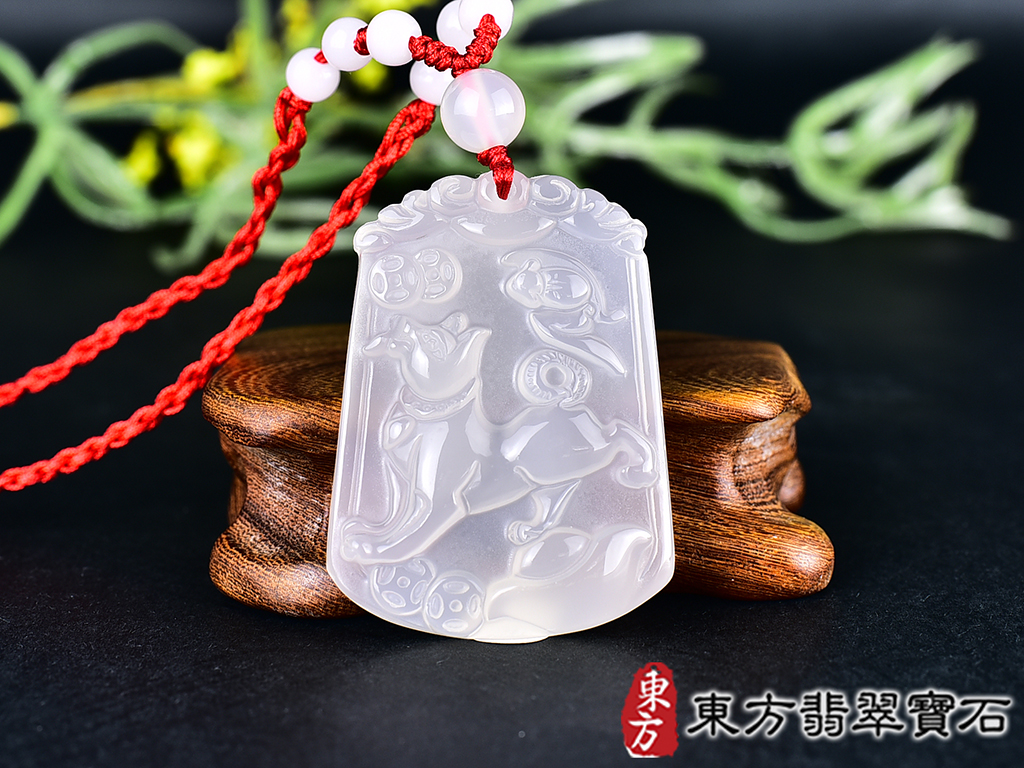 瑪瑙狗項鍊玉珮(狗來富貴帶如意:狗牌瑪瑙狗玉珮、玉髓狗玉墜、狗十二生肖項鍊)。瑪瑙玉髓狗,DO049。客製化訂做各種瑪瑙玉髓狗吊墜玉珮項鍊。★附東方翡翠寶石保證卡 0.jpg
