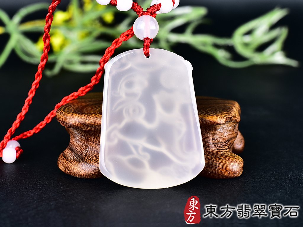 瑪瑙狗項鍊玉珮(狗來富貴帶如意:狗牌瑪瑙狗玉珮、玉髓狗玉墜、狗十二生肖項鍊)。瑪瑙玉髓狗,DO049。客製化訂做各種瑪瑙玉髓狗吊墜玉珮項鍊。★附東方翡翠寶石保證卡 3.jpg