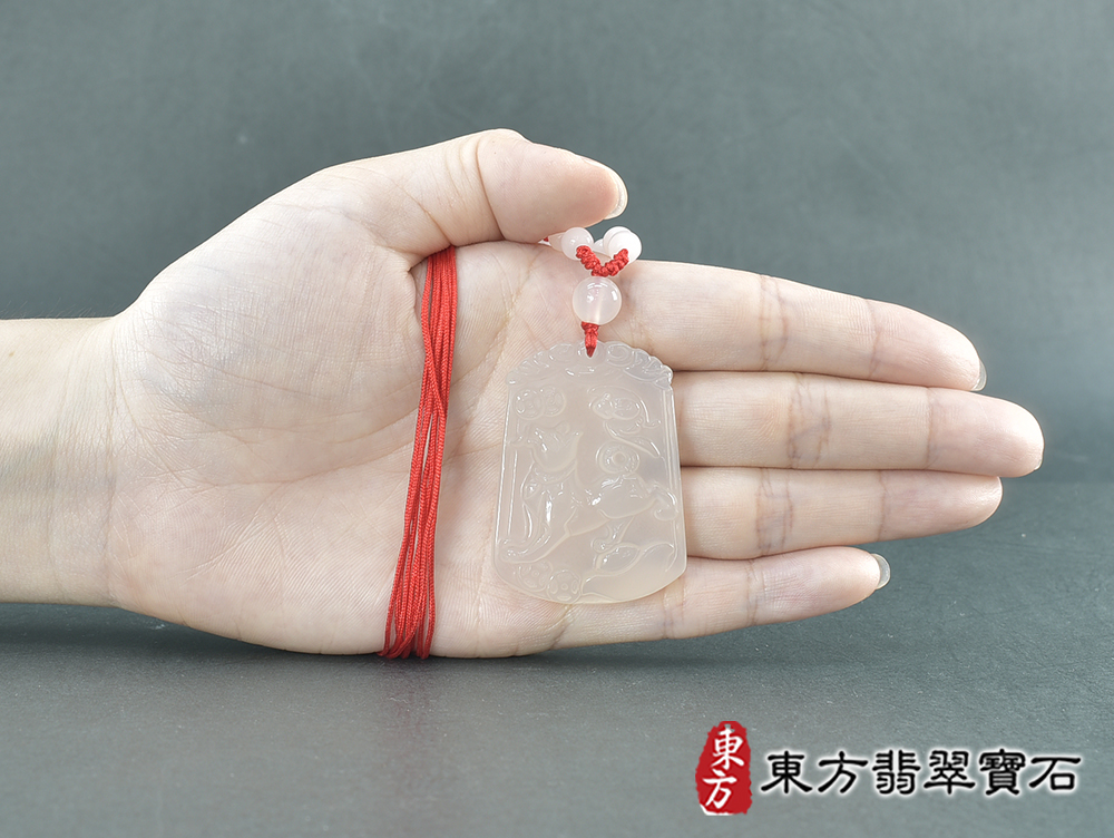 瑪瑙狗項鍊玉珮(狗來富貴帶如意:狗牌瑪瑙狗玉珮、玉髓狗玉墜、狗十二生肖項鍊)。瑪瑙玉髓狗,DO049。客製化訂做各種瑪瑙玉髓狗吊墜玉珮項鍊。★附東方翡翠寶石保證卡 5.jpg