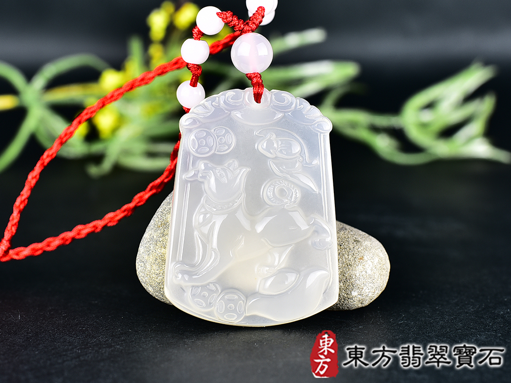 瑪瑙狗項鍊玉珮(狗來富貴帶如意:狗牌瑪瑙狗玉珮、玉髓狗玉墜、狗十二生肖項鍊)。瑪瑙玉髓狗,DO050。客製化訂做各種瑪瑙玉髓狗吊墜玉珮項鍊。★附東方翡翠寶石保證卡 0.jpg