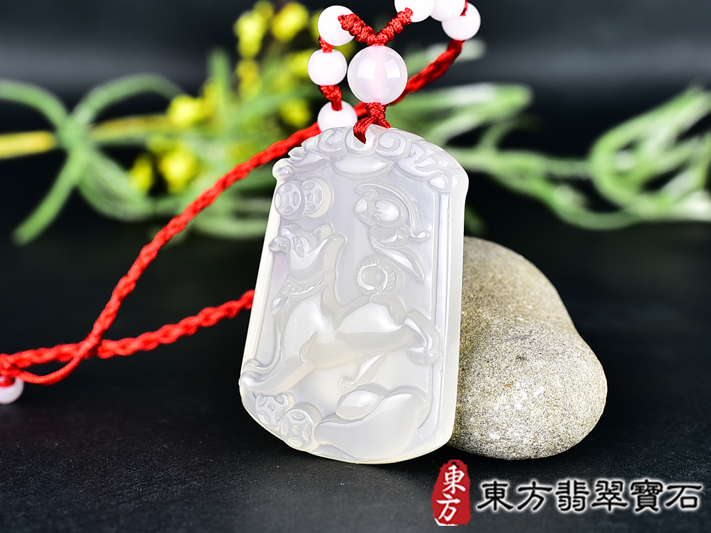 瑪瑙狗項鍊玉珮(狗來富貴帶如意:狗牌瑪瑙狗玉珮、玉髓狗玉墜、狗十二生肖項鍊)。瑪瑙玉髓狗,DO050。客製化訂做各種瑪瑙玉髓狗吊墜玉珮項鍊。★附東方翡翠寶石保證卡 1.jpg