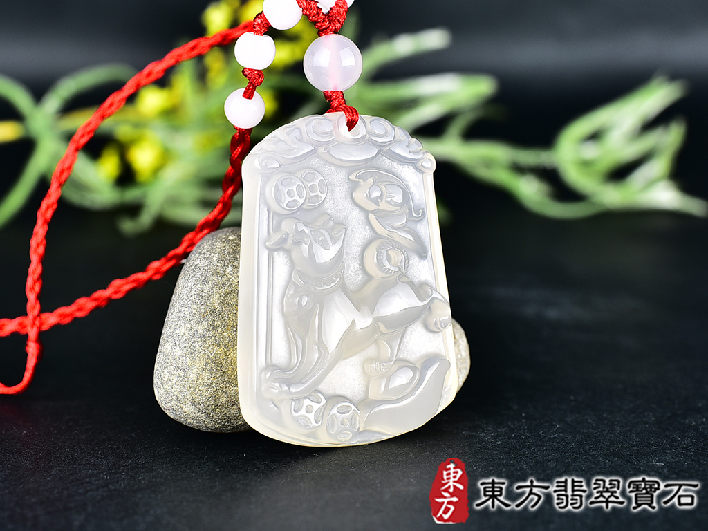 瑪瑙狗項鍊玉珮(狗來富貴帶如意:狗牌瑪瑙狗玉珮、玉髓狗玉墜、狗十二生肖項鍊)。瑪瑙玉髓狗,DO050。客製化訂做各種瑪瑙玉髓狗吊墜玉珮項鍊。★附東方翡翠寶石保證卡 2.jpg