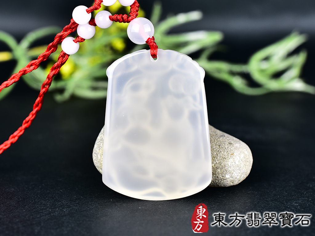 瑪瑙狗項鍊玉珮(狗來富貴帶如意:狗牌瑪瑙狗玉珮、玉髓狗玉墜、狗十二生肖項鍊)。瑪瑙玉髓狗,DO050。客製化訂做各種瑪瑙玉髓狗吊墜玉珮項鍊。★附東方翡翠寶石保證卡 3.jpg