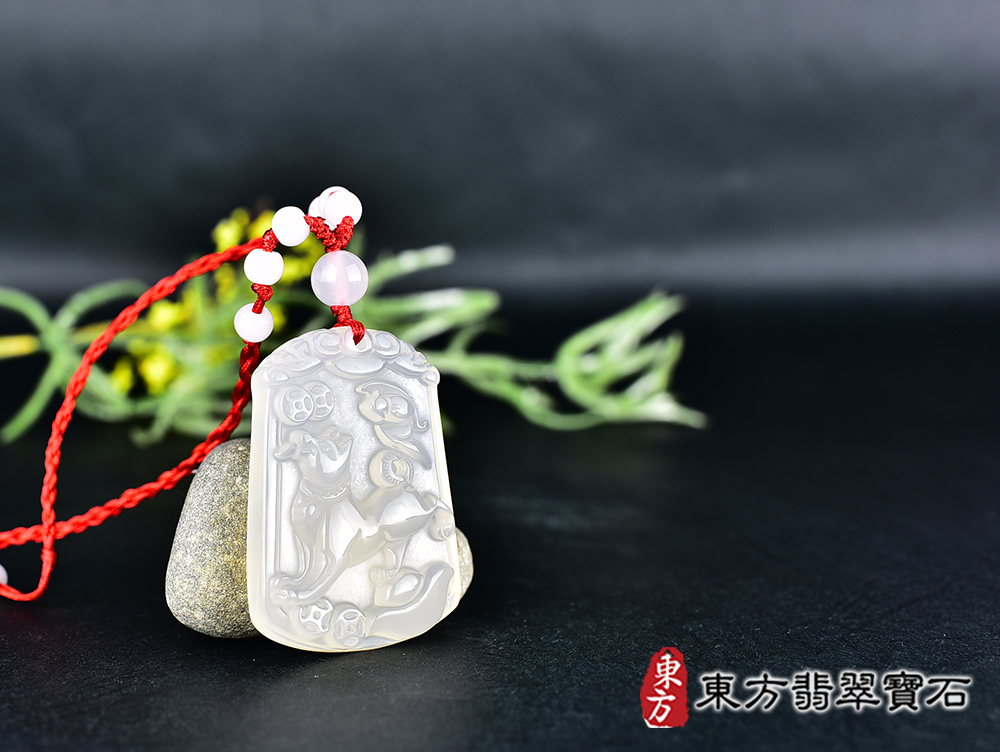 瑪瑙狗項鍊玉珮(狗來富貴帶如意:狗牌瑪瑙狗玉珮、玉髓狗玉墜、狗十二生肖項鍊)。瑪瑙玉髓狗,DO050。客製化訂做各種瑪瑙玉髓狗吊墜玉珮項鍊。★附東方翡翠寶石保證卡 4.jpg
