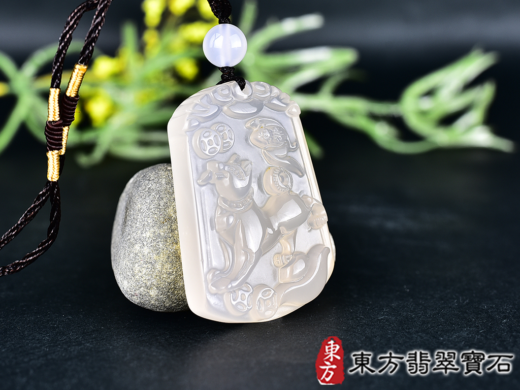瑪瑙狗項鍊玉珮(狗來富貴帶如意:狗牌瑪瑙狗玉珮、玉髓狗玉墜、狗十二生肖項鍊)。瑪瑙玉髓狗,DO051。客製化訂做各種瑪瑙玉髓狗吊墜玉珮項鍊。★附東方翡翠寶石保證卡 2.jpg