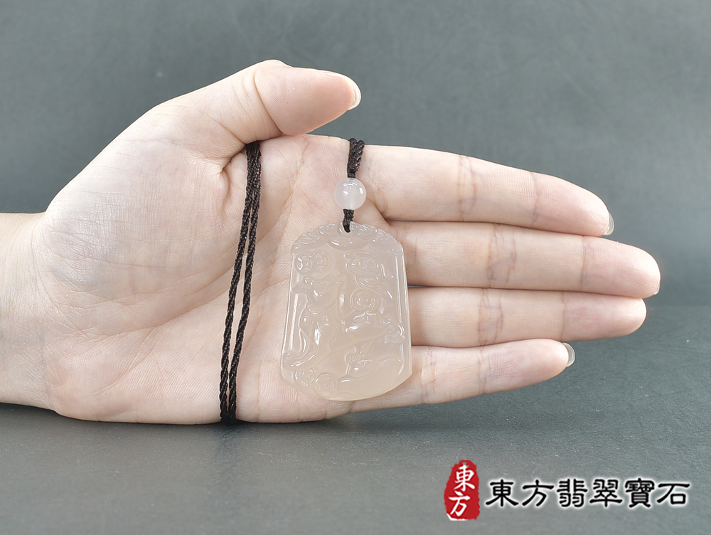 瑪瑙狗項鍊玉珮(狗來富貴帶如意:狗牌瑪瑙狗玉珮、玉髓狗玉墜、狗十二生肖項鍊)。瑪瑙玉髓狗,DO051。客製化訂做各種瑪瑙玉髓狗吊墜玉珮項鍊。★附東方翡翠寶石保證卡 5.jpg