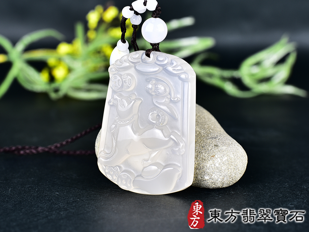 瑪瑙狗項鍊玉珮(狗來富貴帶如意:狗牌瑪瑙狗玉珮、玉髓狗玉墜、狗十二生肖項鍊)。瑪瑙玉髓狗,DO053。客製化訂做各種瑪瑙玉髓狗吊墜玉珮項鍊。★附東方翡翠寶石保證卡 1.jpg