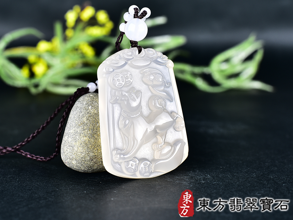 瑪瑙狗項鍊玉珮(狗來富貴帶如意:狗牌瑪瑙狗玉珮、玉髓狗玉墜、狗十二生肖項鍊)。瑪瑙玉髓狗,DO053。客製化訂做各種瑪瑙玉髓狗吊墜玉珮項鍊。★附東方翡翠寶石保證卡 2.jpg