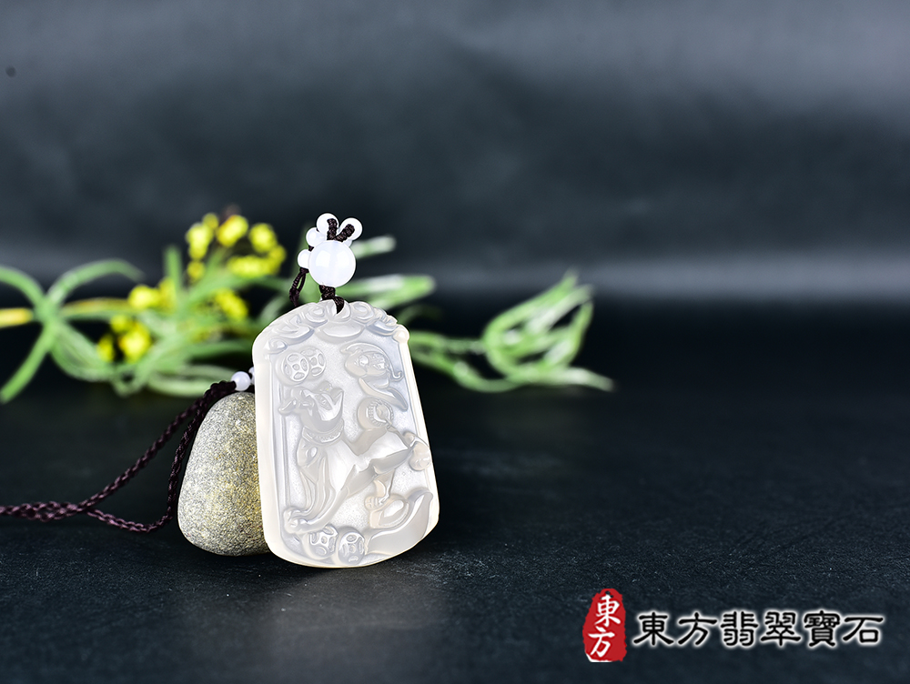 瑪瑙狗項鍊玉珮(狗來富貴帶如意:狗牌瑪瑙狗玉珮、玉髓狗玉墜、狗十二生肖項鍊)。瑪瑙玉髓狗,DO053。客製化訂做各種瑪瑙玉髓狗吊墜玉珮項鍊。★附東方翡翠寶石保證卡 4.jpg