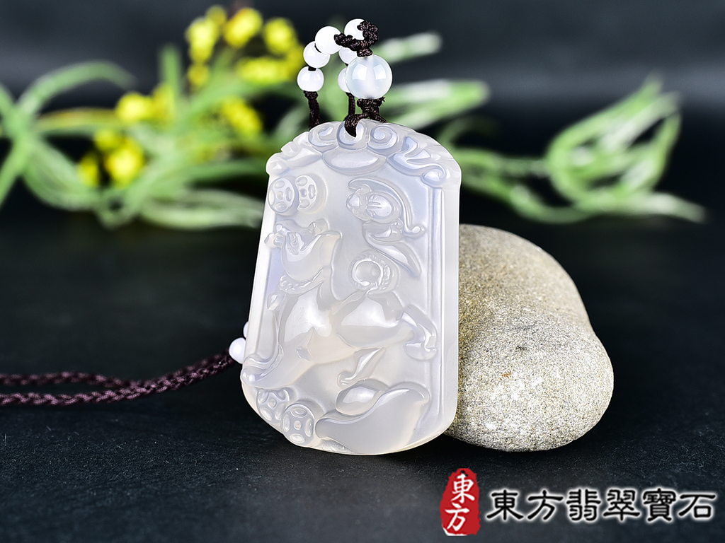 瑪瑙狗項鍊玉珮(狗來富貴帶如意:狗牌瑪瑙狗玉珮、玉髓狗玉墜、狗十二生肖項鍊)。瑪瑙玉髓狗,DO054。客製化訂做各種瑪瑙玉髓狗吊墜玉珮項鍊。★附東方翡翠寶石保證卡 1.jpg