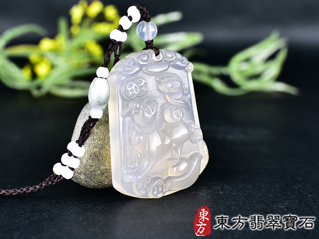 瑪瑙狗項鍊玉珮(狗來富貴帶如意:狗牌瑪瑙狗玉珮、玉髓狗玉墜、狗十二生肖項鍊)。瑪瑙玉髓狗,DO054。客製化訂做各種瑪瑙玉髓狗吊墜玉珮項鍊。★附東方翡翠寶石保證卡 2.jpg