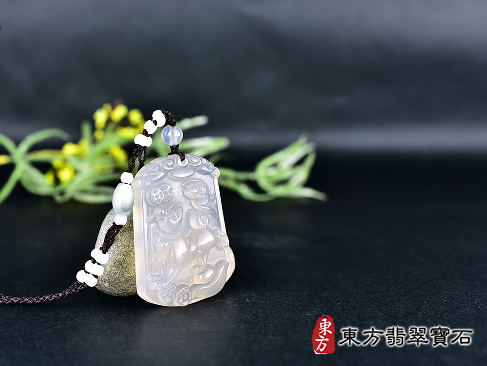 瑪瑙狗項鍊玉珮(狗來富貴帶如意:狗牌瑪瑙狗玉珮、玉髓狗玉墜、狗十二生肖項鍊)。瑪瑙玉髓狗,DO054。客製化訂做各種瑪瑙玉髓狗吊墜玉珮項鍊。★附東方翡翠寶石保證卡 4.jpg